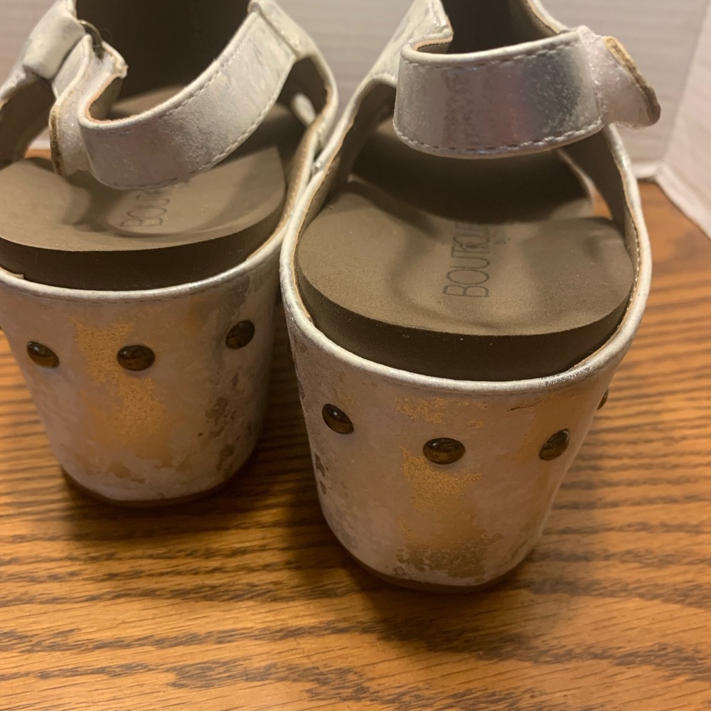 White and Silver boutique, by Corkys Wedge Sandals Size10 Comfortable cork wedge - Picture 3 of 10